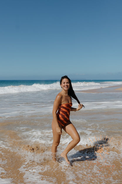 Momi Kahakaha Ikaika ʻIli Strapless One Piece